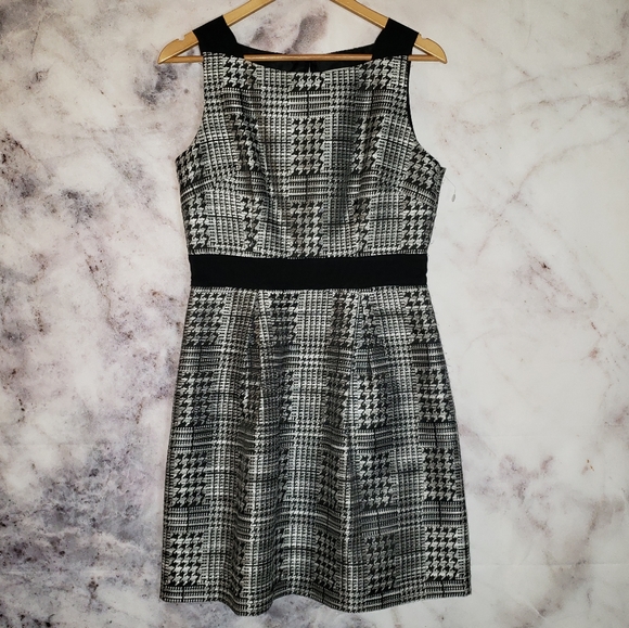 Jessica Simpson Dresses & Skirts - Jessica Simpson houndstooth fit and flare dress
